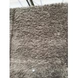 GREY RUG 180 CM X 110 CM