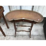 AN EARLY 20TH CENTURY KIDNEY SHAPED MAHOGANY SIDE TABLE WITH SINGLE DRAWER, LEATHER TOP AND BRASS
