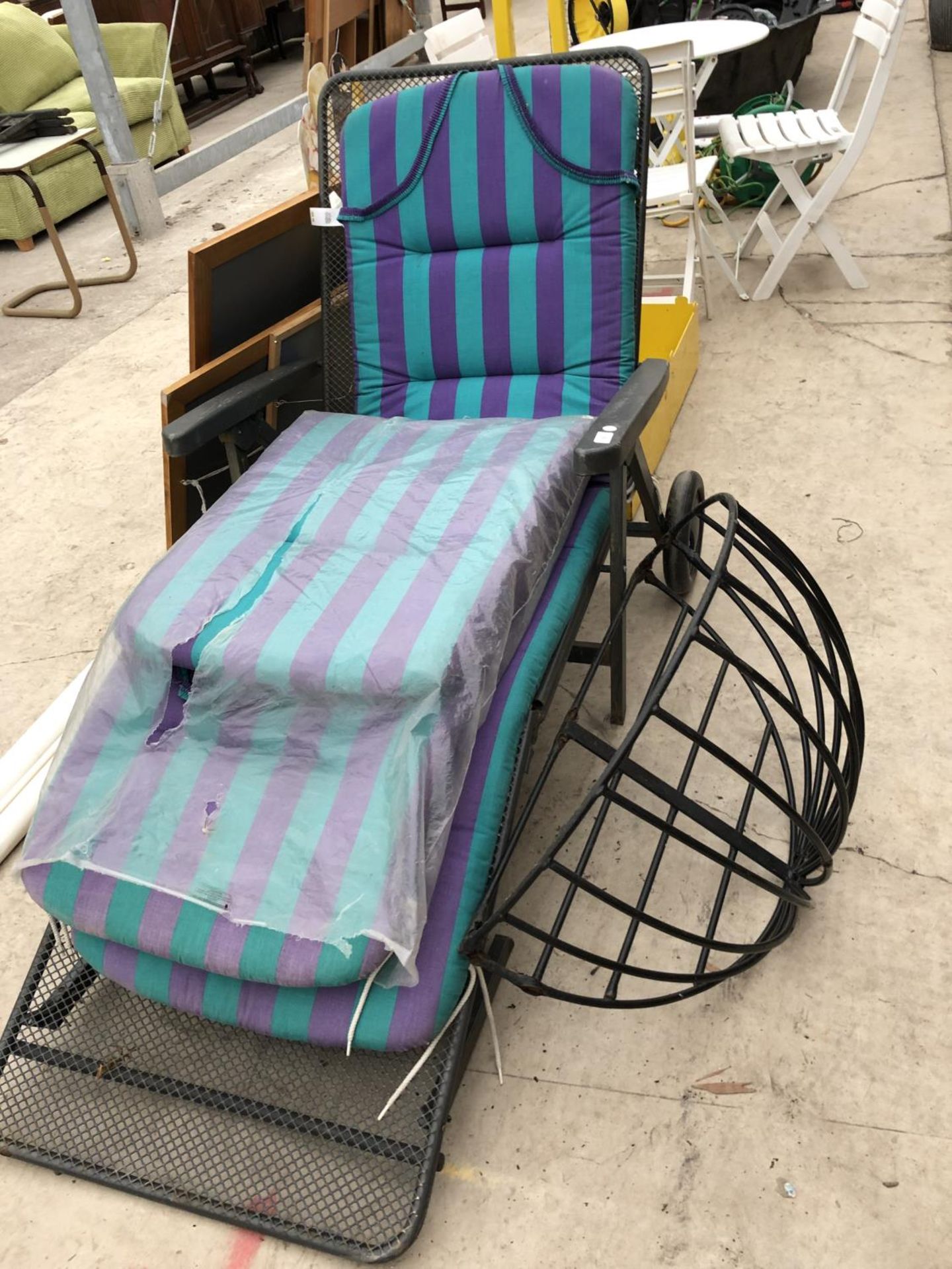 A GARDEN LOUNGER WITH CUSHIONS AND METAL HAY RACK (2) - Image 2 of 2