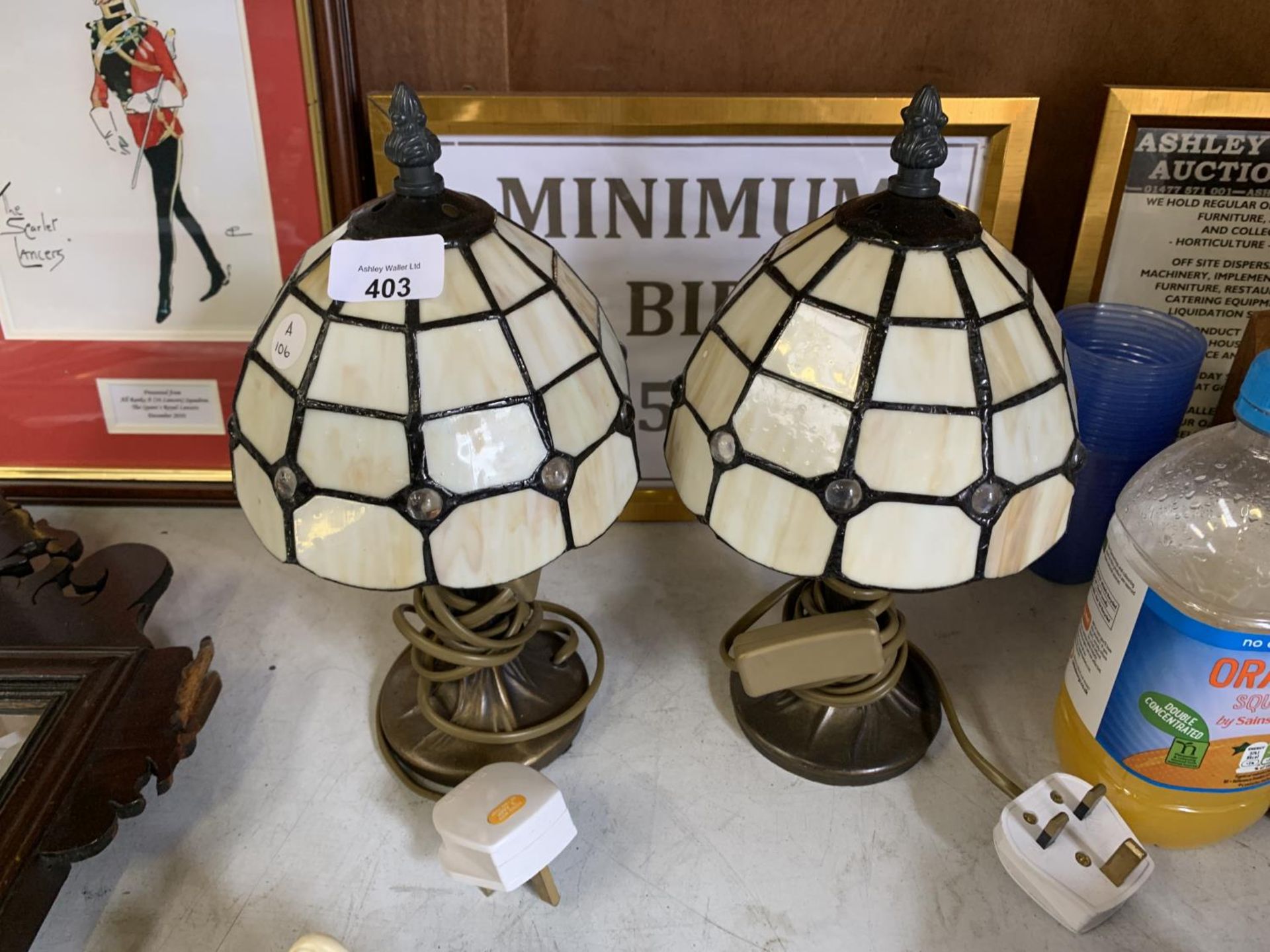 A PAIR OF TIFFANY STYLE LAMPS