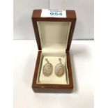 A BOXED PAIR OF LADIES SILVER EARRINGS