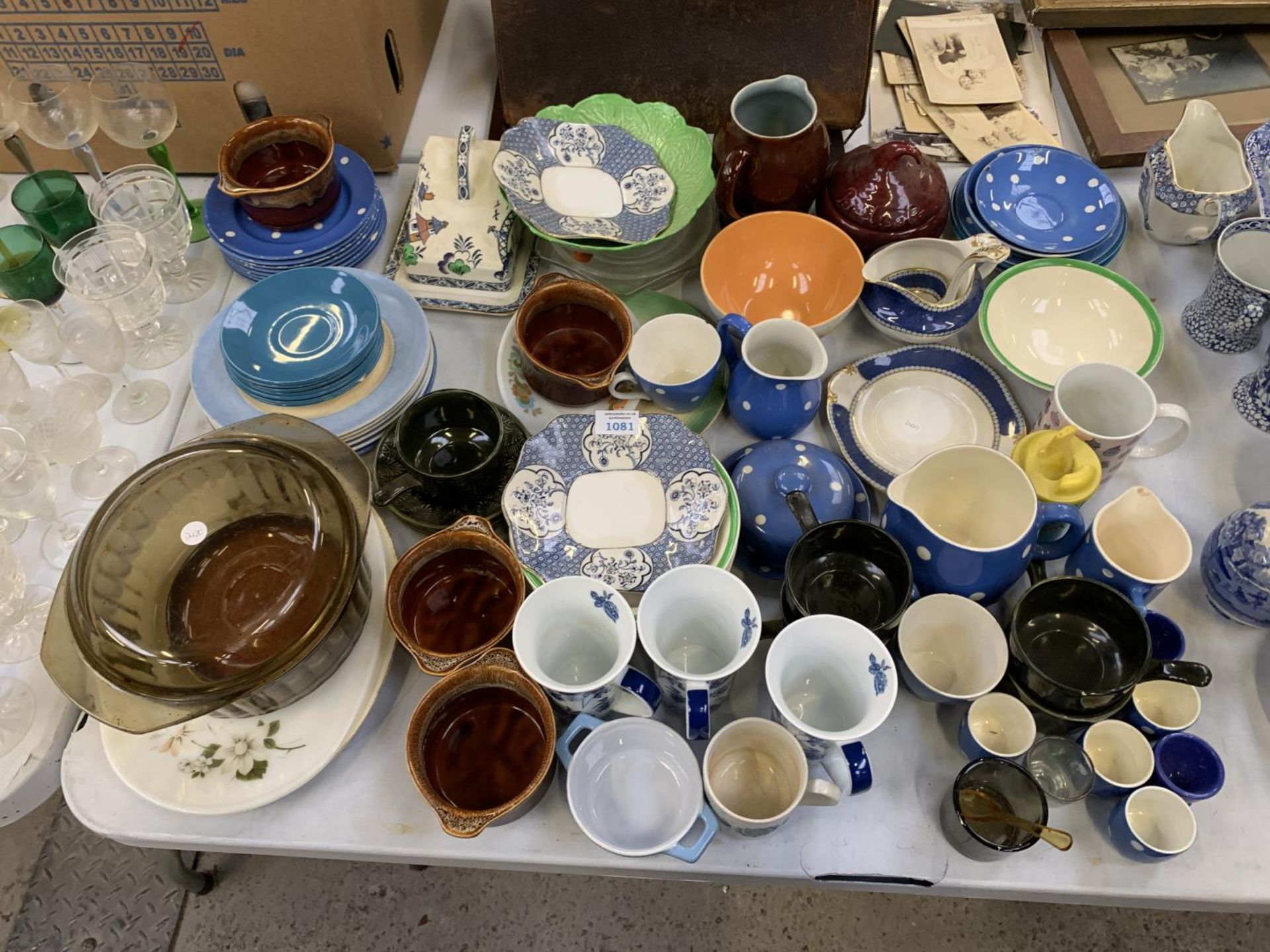 A LARGE COLLECTION OF ASSORTED CERAMICS TO INCLUDE MUGS, PLATES, BUTTER DISH ETC