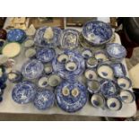 A LARGE COLLECTION OF COPELAND SPODES ITALIAN CERAMIC DINNER SET