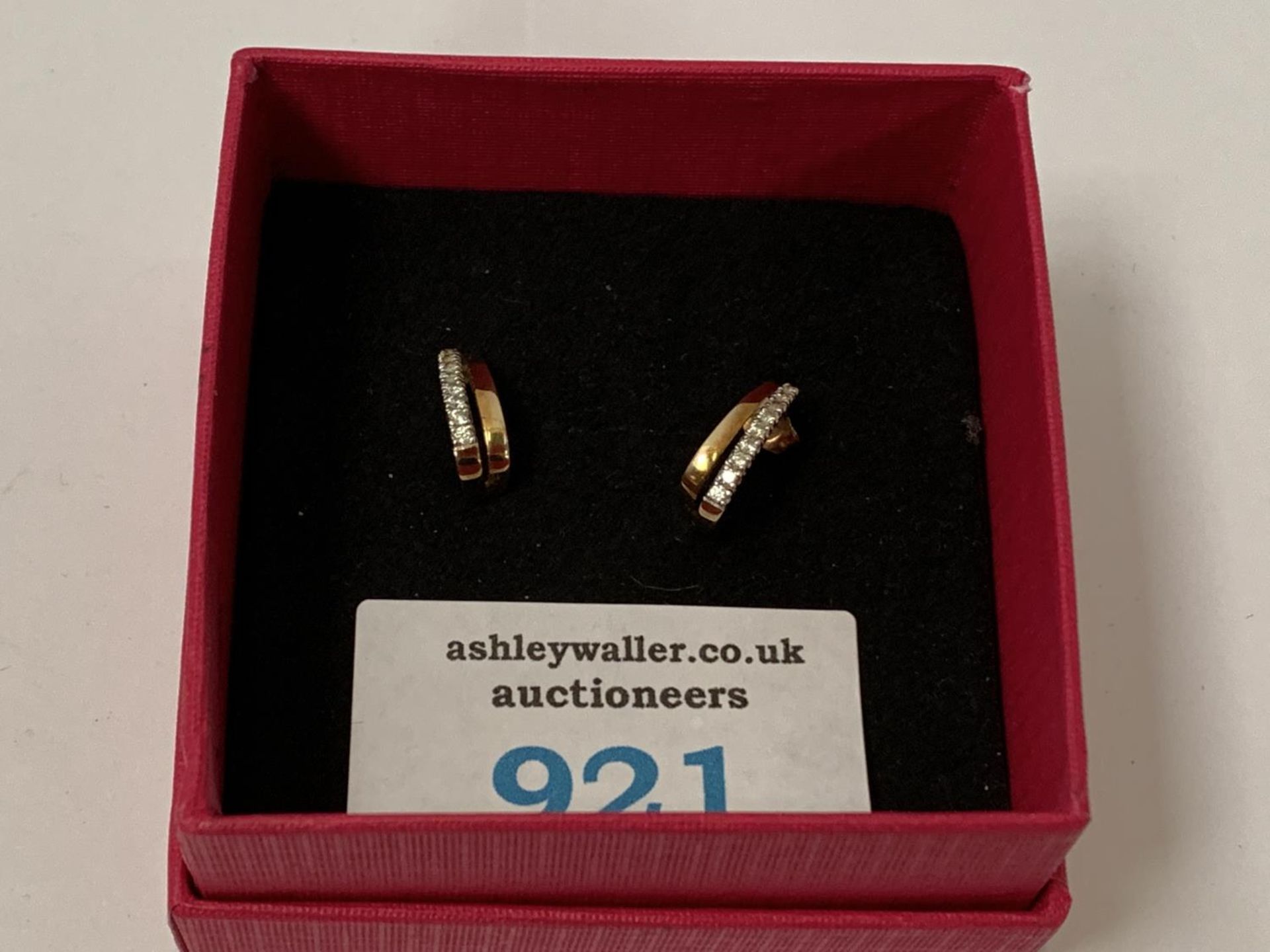 A PAIR OF 9CT GOLD EARRINGS