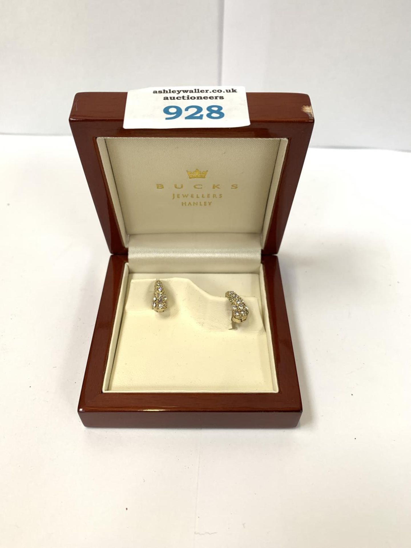 A PAIR OF 9CT GOLD EARRINGS