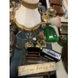 A COLLECTION OF VINTAGE ITEMS TO INCLUDE RADIO, DESK LAMP ETC