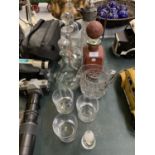 MIXED GLASSWARE TO INCLUDE CLARET JUG, DECANTER ETC