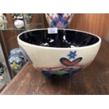 A TUPTON WARE FLORAL PATTERNED CERAMIC FRUIT BOWL