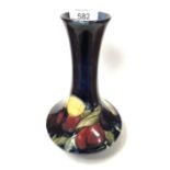 A 1930/1940'S MOORCROFT POTTERY 'WISTERIA' PLUM PATTERN VASE, HEIGHT 21CM