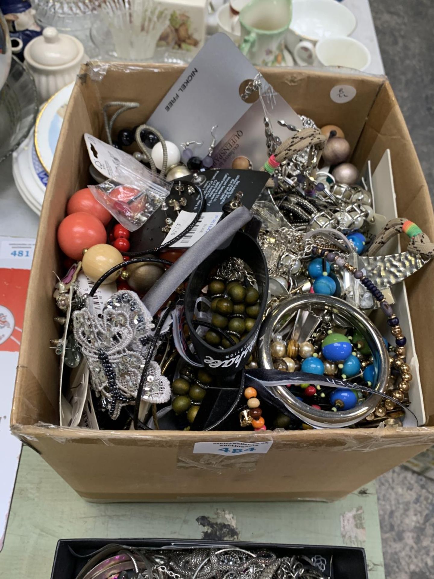 A BOX OF ASSORTED COSTUME JEWELLERY