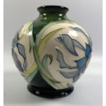 A MOORCROFT POTTERY 'LADY BEATRIX' PATTERN VASE, HEIGHT 11CM