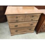 A MAHOGANY CHEST OF DRAWERS WITH FOUR SHORT AND TWO LONG DRAWERS