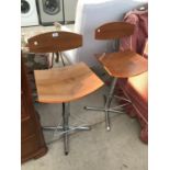 A PAIR OF WOODEN BAR CHAIRS ON CHROME SUPPORTS