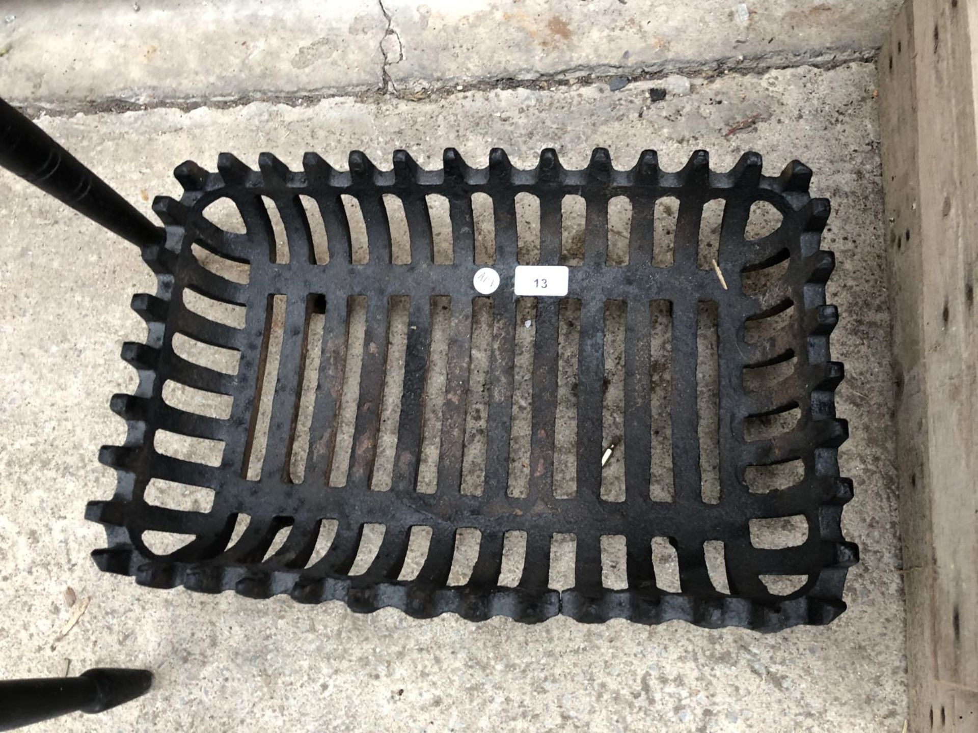 A VINTAGE CAST METAL GRATE