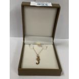 A 9CT GOLD NECKLACE WITH 'J' PENDANT, 0.6G GROSS WEIGHT