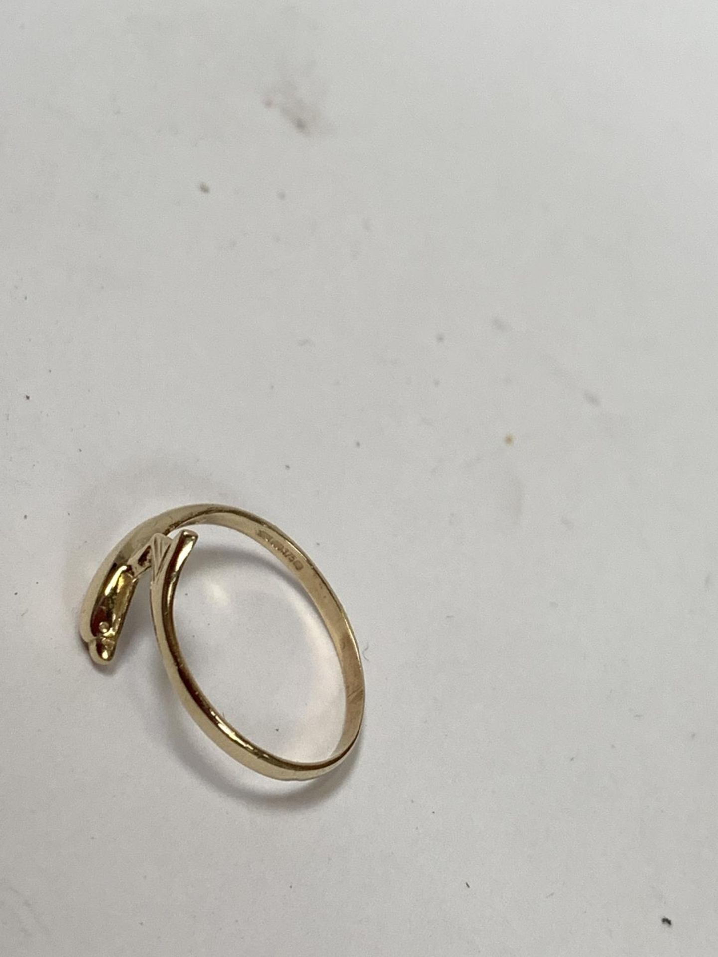 A 9CT GOLD BOXED DOLPHIN RING, 1G WEIGHT - Image 2 of 2