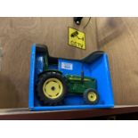 AN ERTL JOHN DEERE COMPACT UTILITY TRACTOR , REF NO 581, 1-16 SCALE, BOXED MODEL AND IN MINT