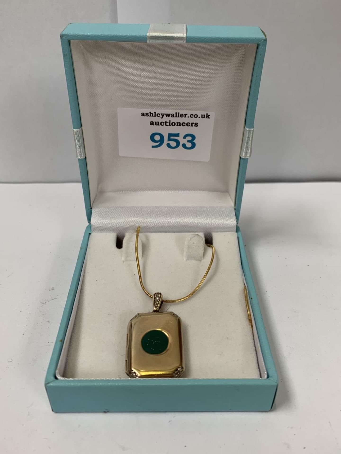 A BOXED 9CT GOLD SOLITAIRE NECKLACE