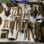 A LARGE MIXED LOT OF VINTAGE TOOLS
