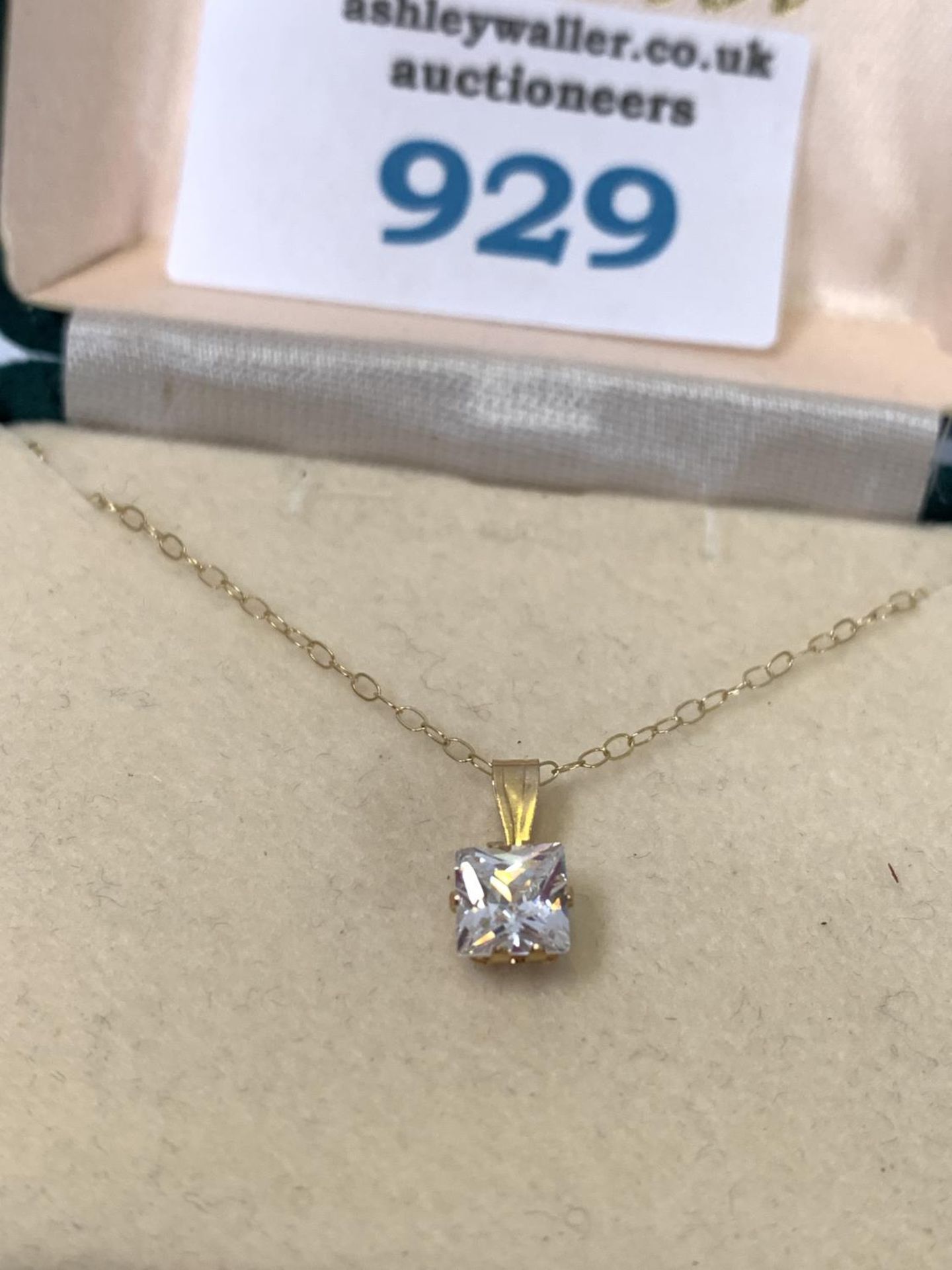 A BOXED 9CT GOLD SOLITAIRE NECKLACE, 0.7G GROSS WEIGHT - Image 2 of 2