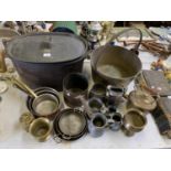 A LARGE GROUP OF VINTAGE METAL WARES - COPPER LIDDED BUCKET, GRADUATED COPPER PANS ETC