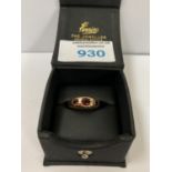 A BOXED 9 CT GOLD GARNET RING, 2.7G GROSS WEIGHT