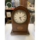 A WOODEN EDWARDIAN INLAID MANTLE CLOCK