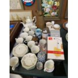 A MIXED GROUP OF CERAMICS, ETERNAL BEAU PART TEA SET ETC