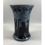 A NUMBERED EDITION (638) MOORCROFT POTTERY 'LUCKY BLACK CAT' PATTERN VASE, HEIGHT 15.5CM