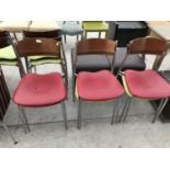 SIX RETRO DINING CHAIRS ON CHROME SUPPORTS WITH LEATHERETTE SEATS AND WOODEN BACKS