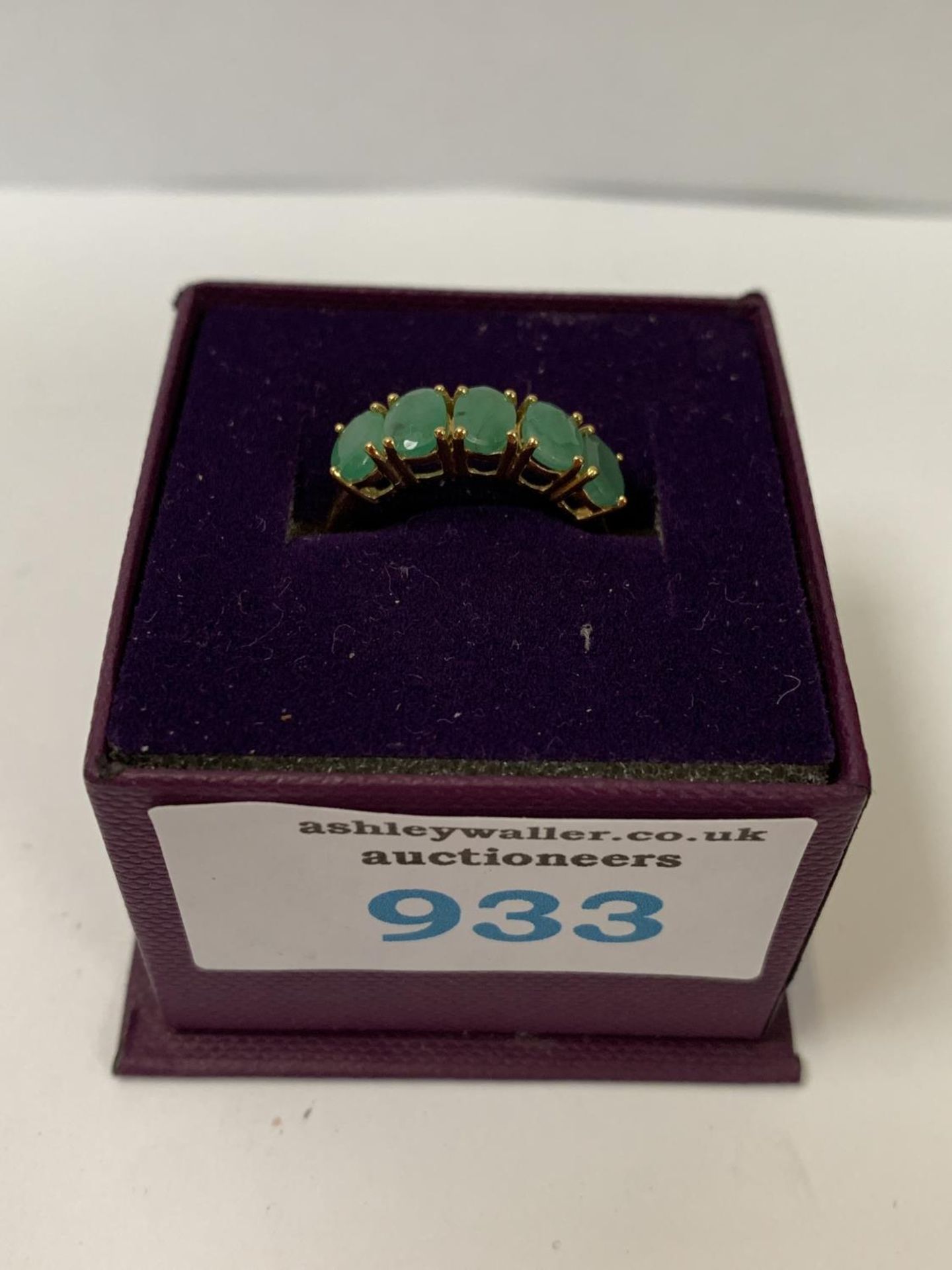 A BOXED LADIES RING WITH 5 'JADE' STONES