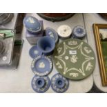 A MIXED GROUP OF ASSORTED WEDGWOOD JASPERWARE ITEMS