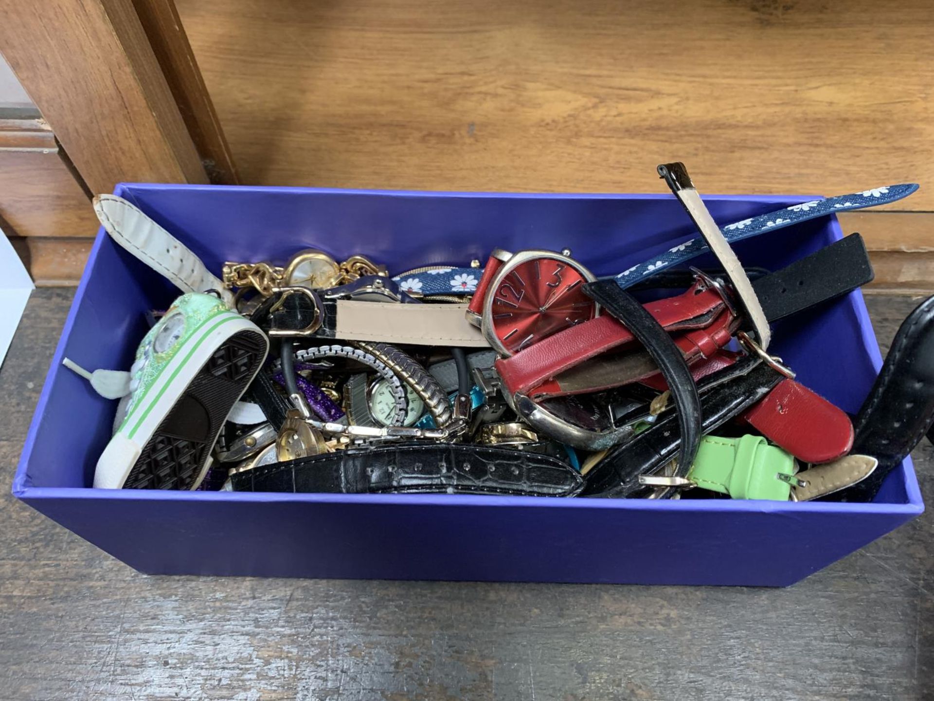 A BOX CONTAINING VARIOUS WRIST WATCHES