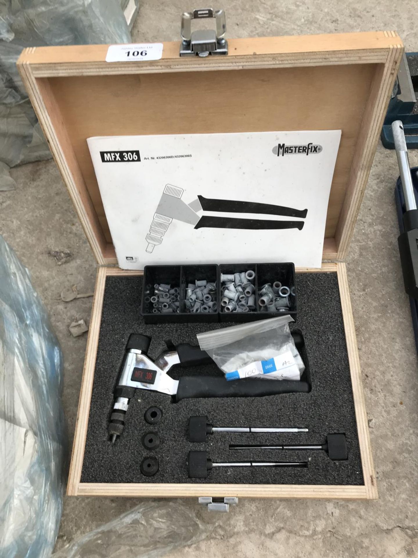 A MASTERFIX BLIND RIVETER - MODEL MFX 306 AS NEW WITH CASE AND INSTRUCTION MANUAL - SOLD IN
