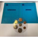 A SANDHILL COIN FOLDER PENNIES AND HALF PENNIES BOOKLET TOGETHER WITH A COLLECTION OF BRITISH COINS