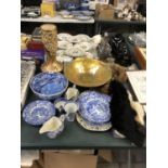 MIXED ITEMS - ORIENTAL VASE, COPELAND SPODE BLUE AND WHITE ITEMS, FUR STOLES ETC