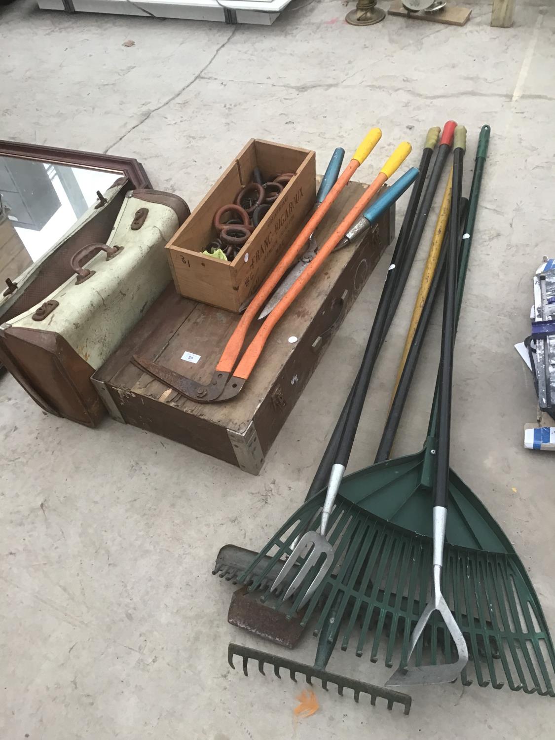 A MIXED LOT TO INCLUDE GARDEN TOOLS, WOODEN BOX, CURTAIN RINGS AND A VINTAGE CASE