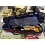 A 4/4 SIZE STENTOR VIOLIN IN CASE WITH BOW