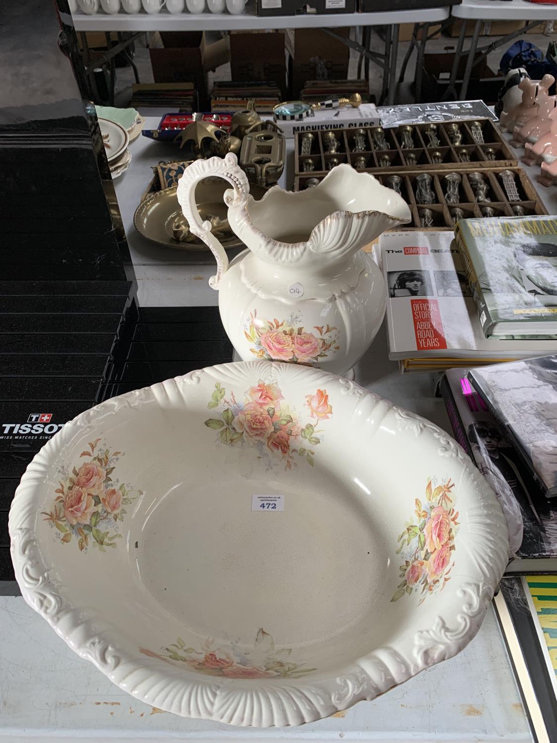 A VICTORIAN WASH JUG AND BOWL