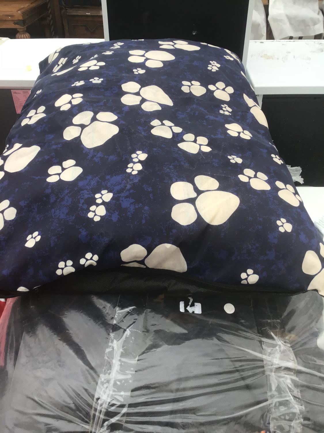 FIVE NEW DOG BEDS OF VARIOUS DESIGN 90CM X 70CM