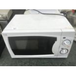 A WHITE MICROWAVE OVEN IN WORKING ORDER