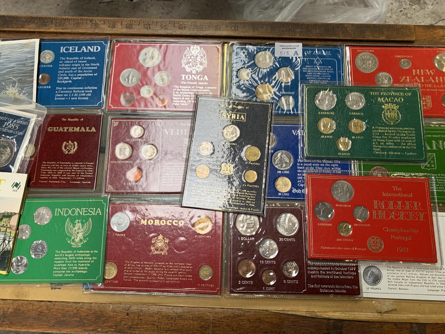 A SELECTION OF 28 WORLDWIDE COIN PACKS TO INCLUDE : CANADA , BERMUDA , AUSTRALIA , MACAO , ICELAND , - Image 3 of 4