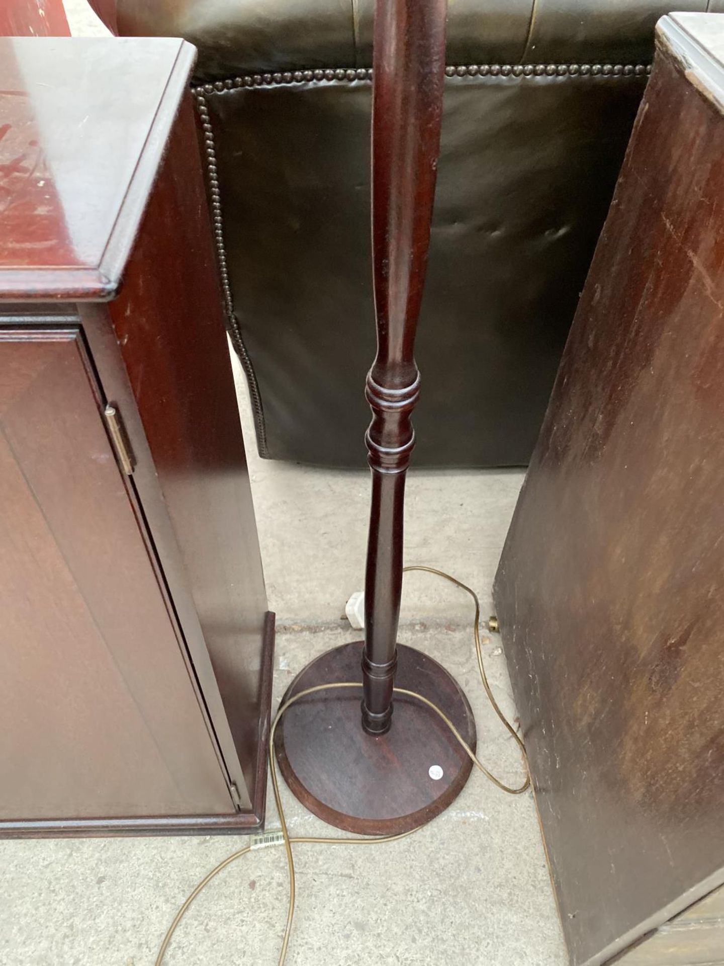 A MAHOGANY STANDARD LAMP - Image 2 of 2