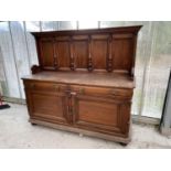 AN OAK SIDEBOARD WITH TWO DOORS, TWO DRAWERS AND PANELLED SPLASHBACK