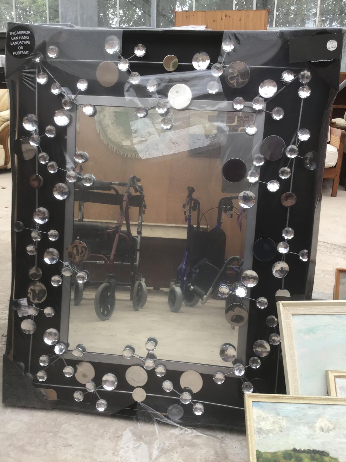 AN ORNATE MIRROR WITH CRYSTAL DECORATION