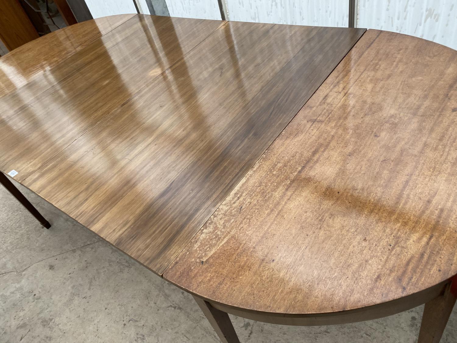 A GEORGIAN MAHOGANY D END DINING TABLE WITH TWO LEAVES AND FIXING PLATES - Image 3 of 4