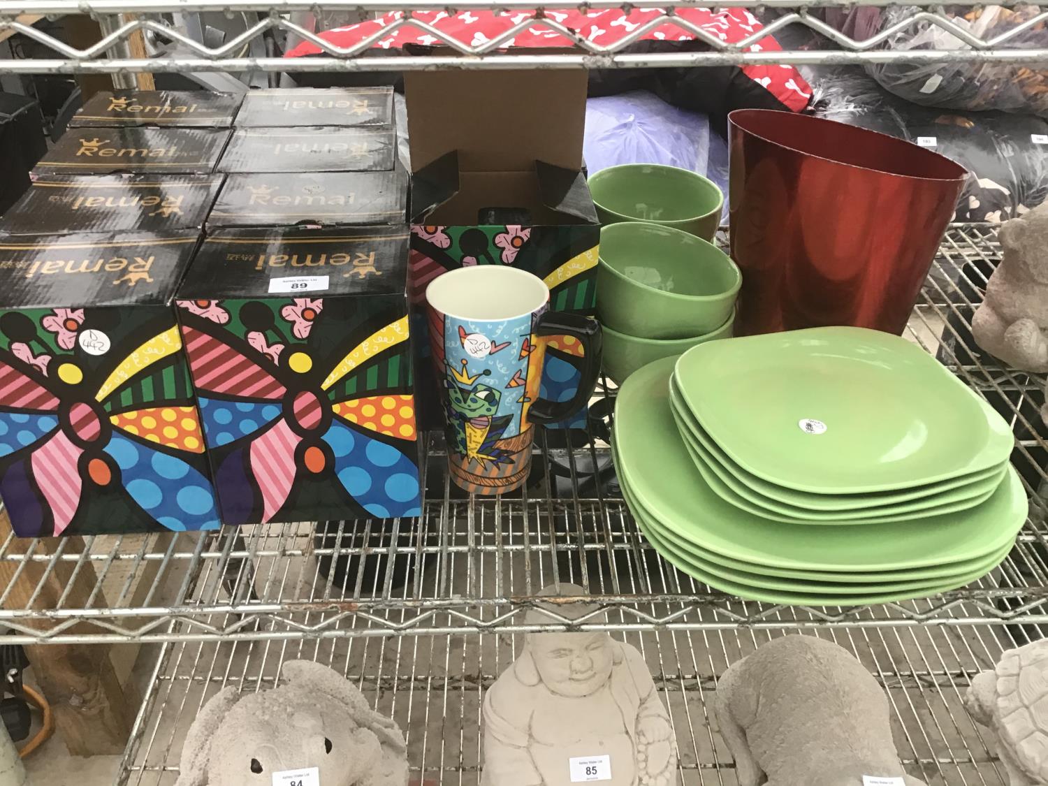 TEN NEW DECORATIVE LARGE BOXED MUGS WITH FOUR GREEN BOWLS AND EIGHT PLATES AND A RED ICE BUCKET