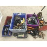 VARIOUS TOOLS, A VINTAGE WOODEN TOOL CARRIER AND BOXES TO INCLUDE A DRILL, POWER DRIVER, SHEARS, SAW