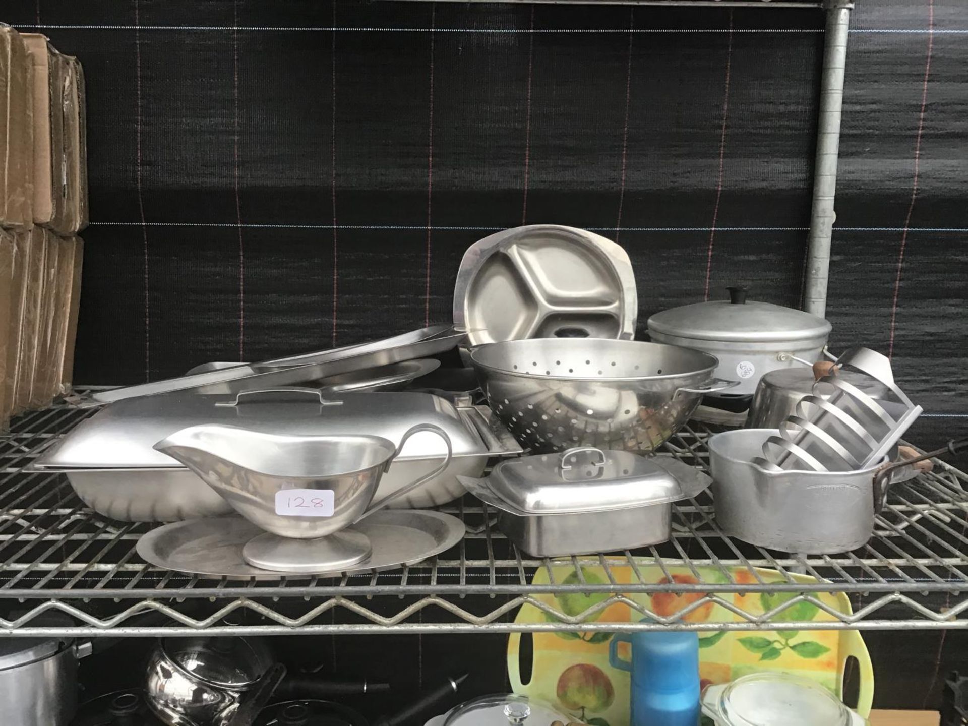 VARIOUS ITEMS OF STAINLESS STEEL KITCHEN WARE