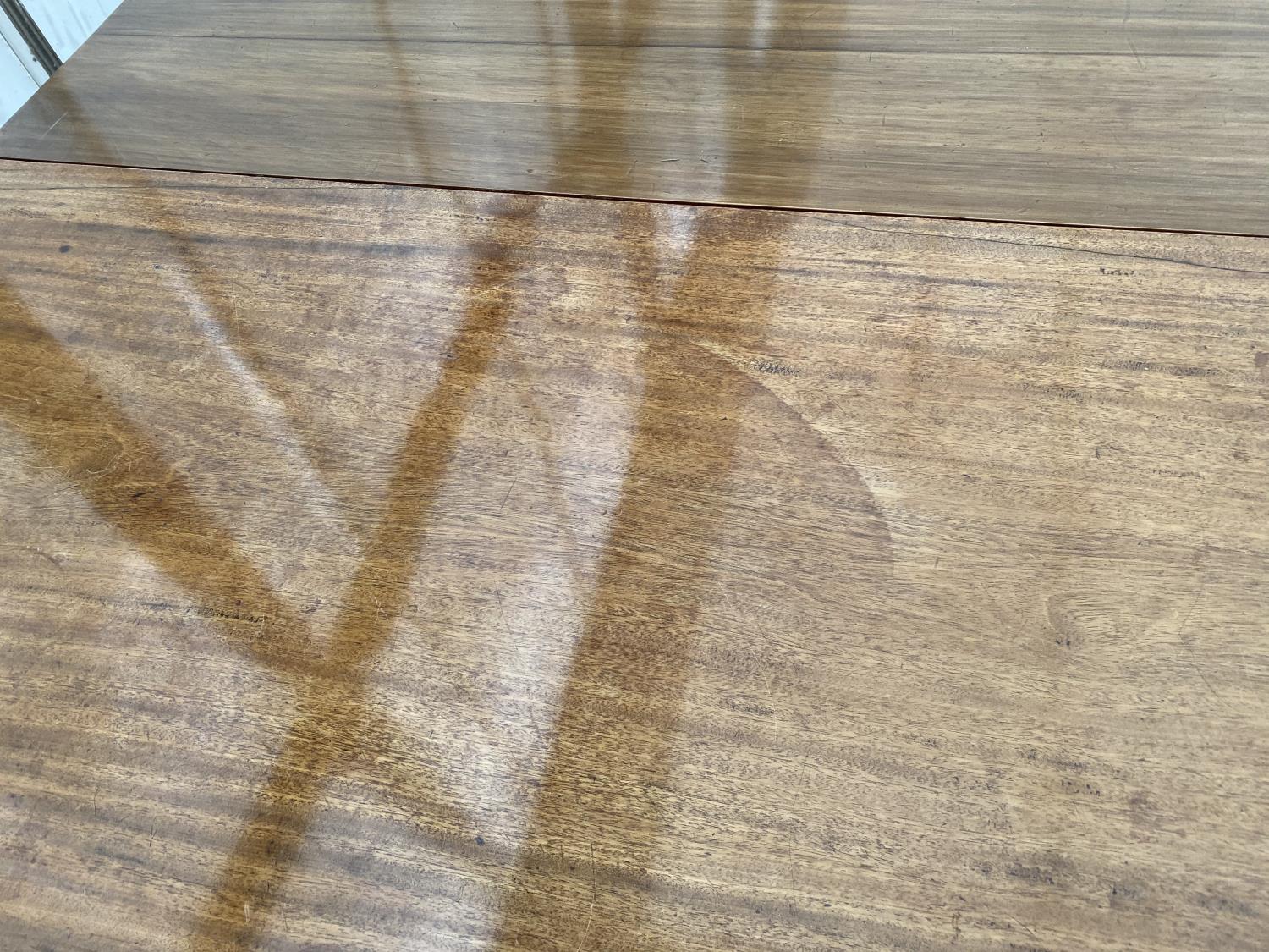A GEORGIAN MAHOGANY D END DINING TABLE WITH TWO LEAVES AND FIXING PLATES - Image 2 of 4
